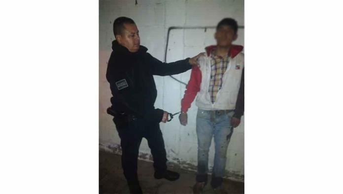 Arresta PM a fichita; traía bombas de agua