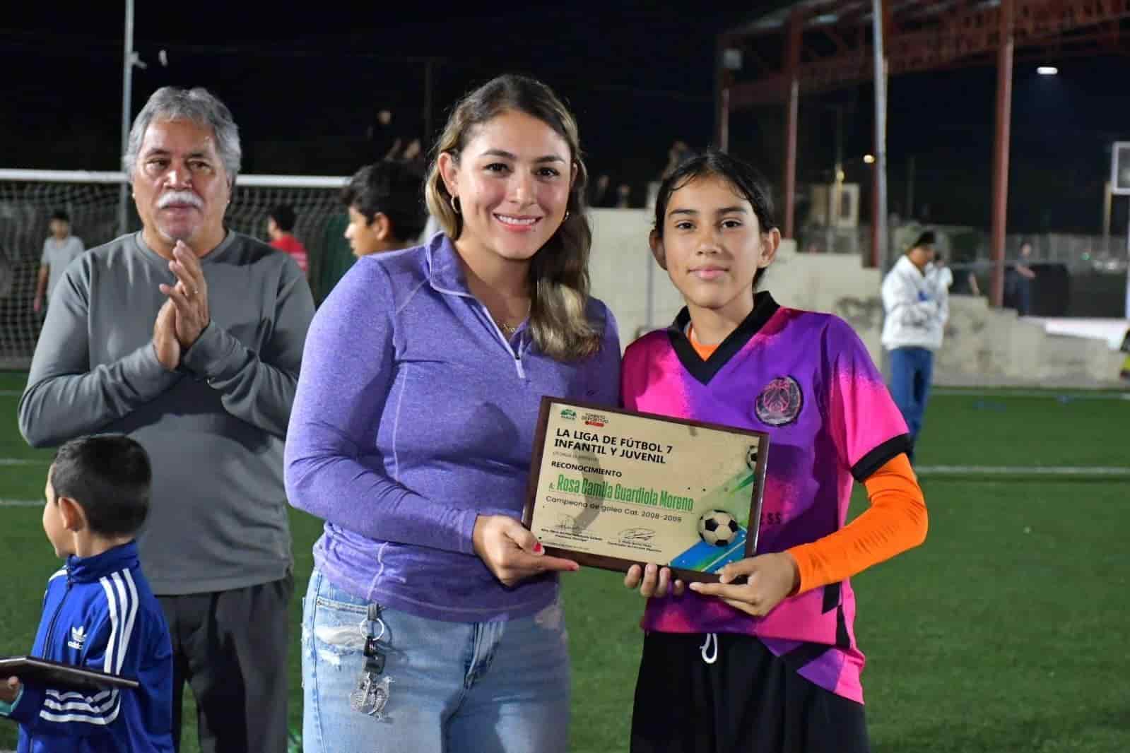 Finaliza liga de fútbol 7 femenil en Nava