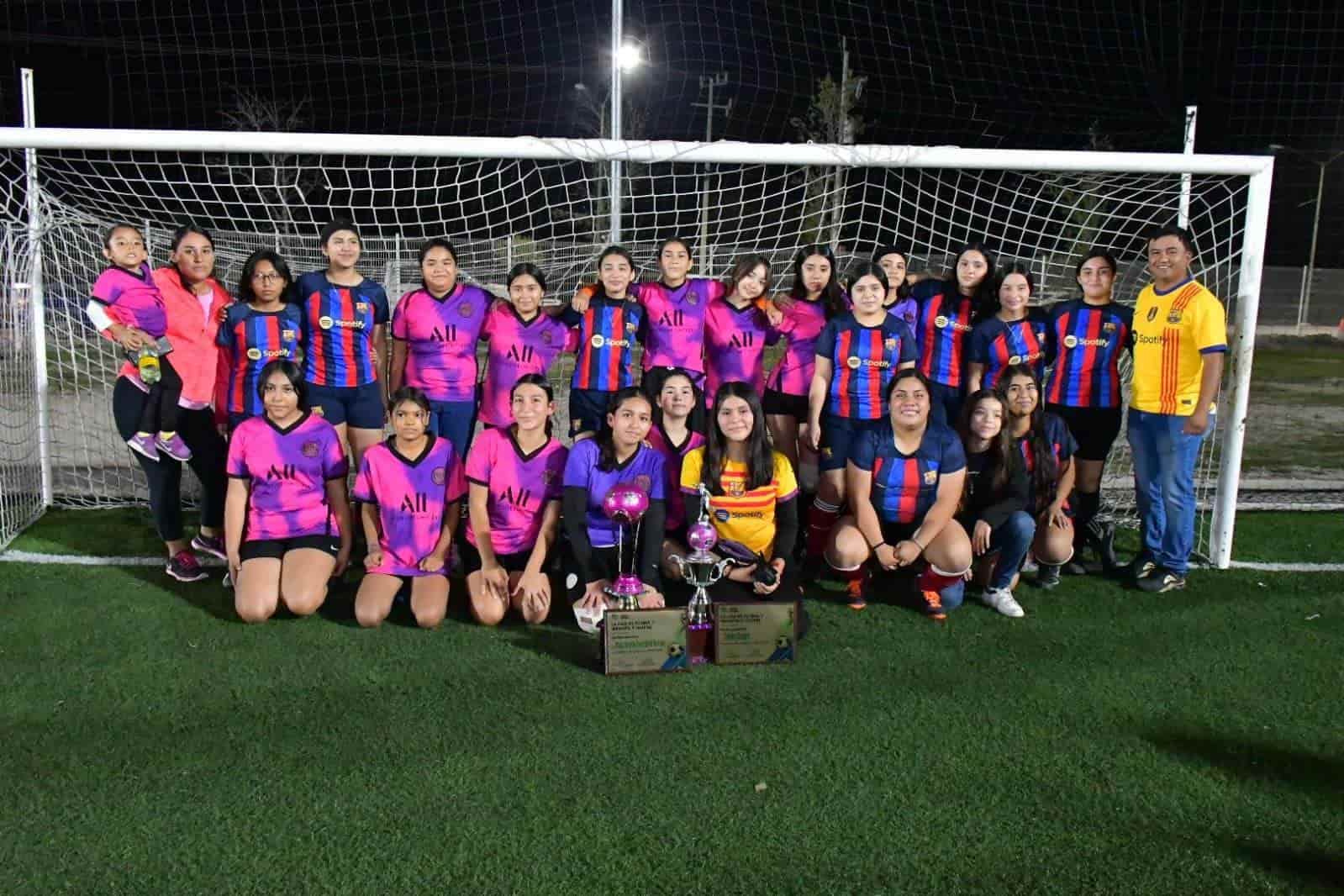 Finaliza liga de fútbol 7 femenil en Nava