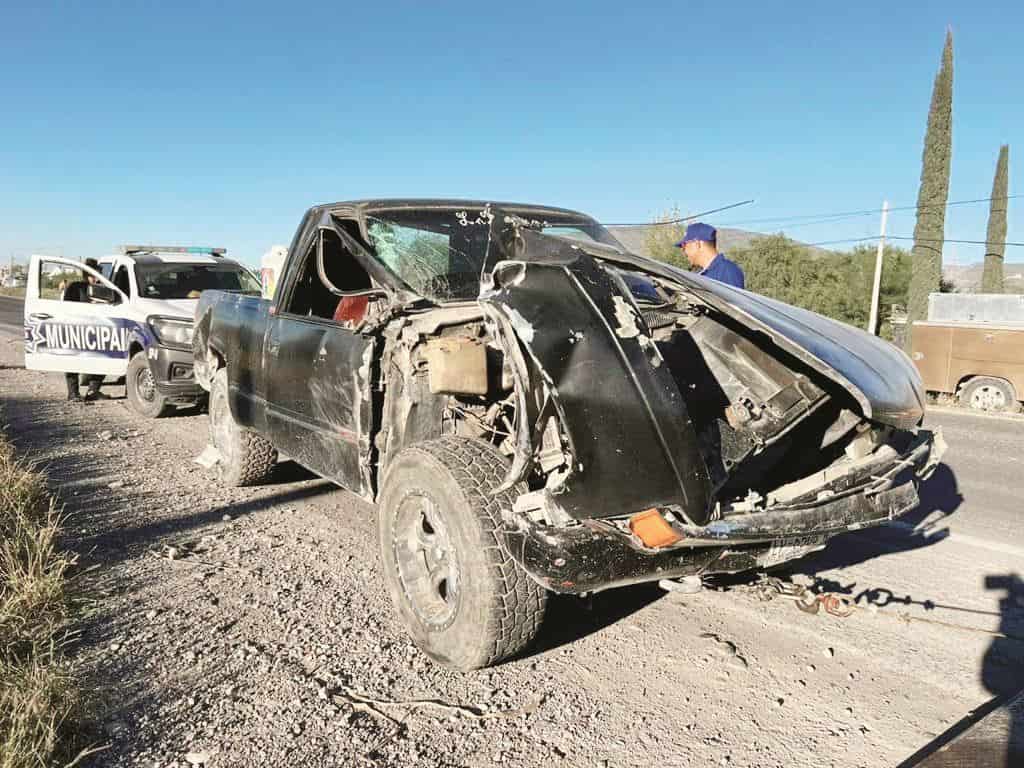 Embiste armatoste camioneta en la 57