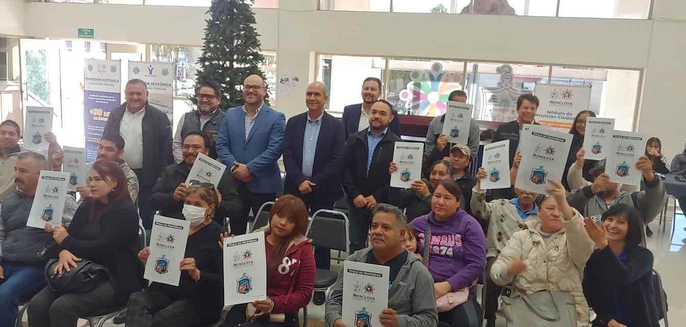 Entrega Alcalde escrituras