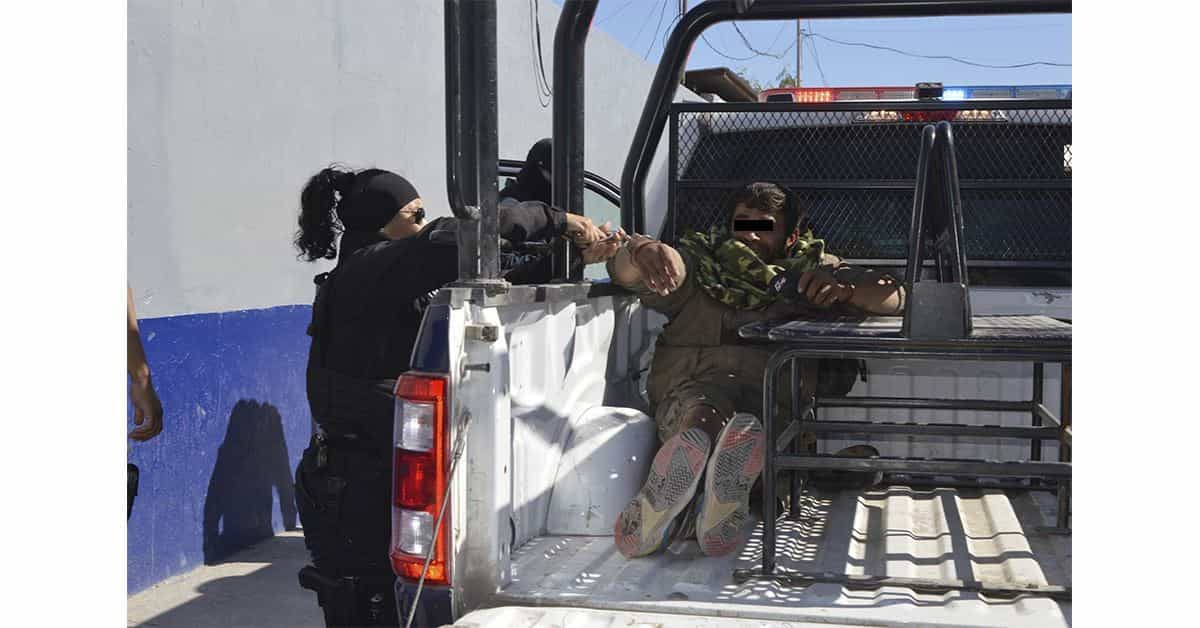 Lo hallan ‘loqueando’ en la Posada del Sol