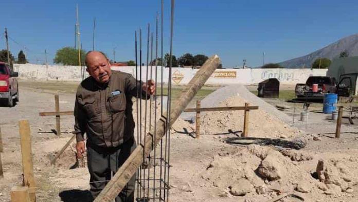 Supervisa Juan Antonio avance de unidad médica