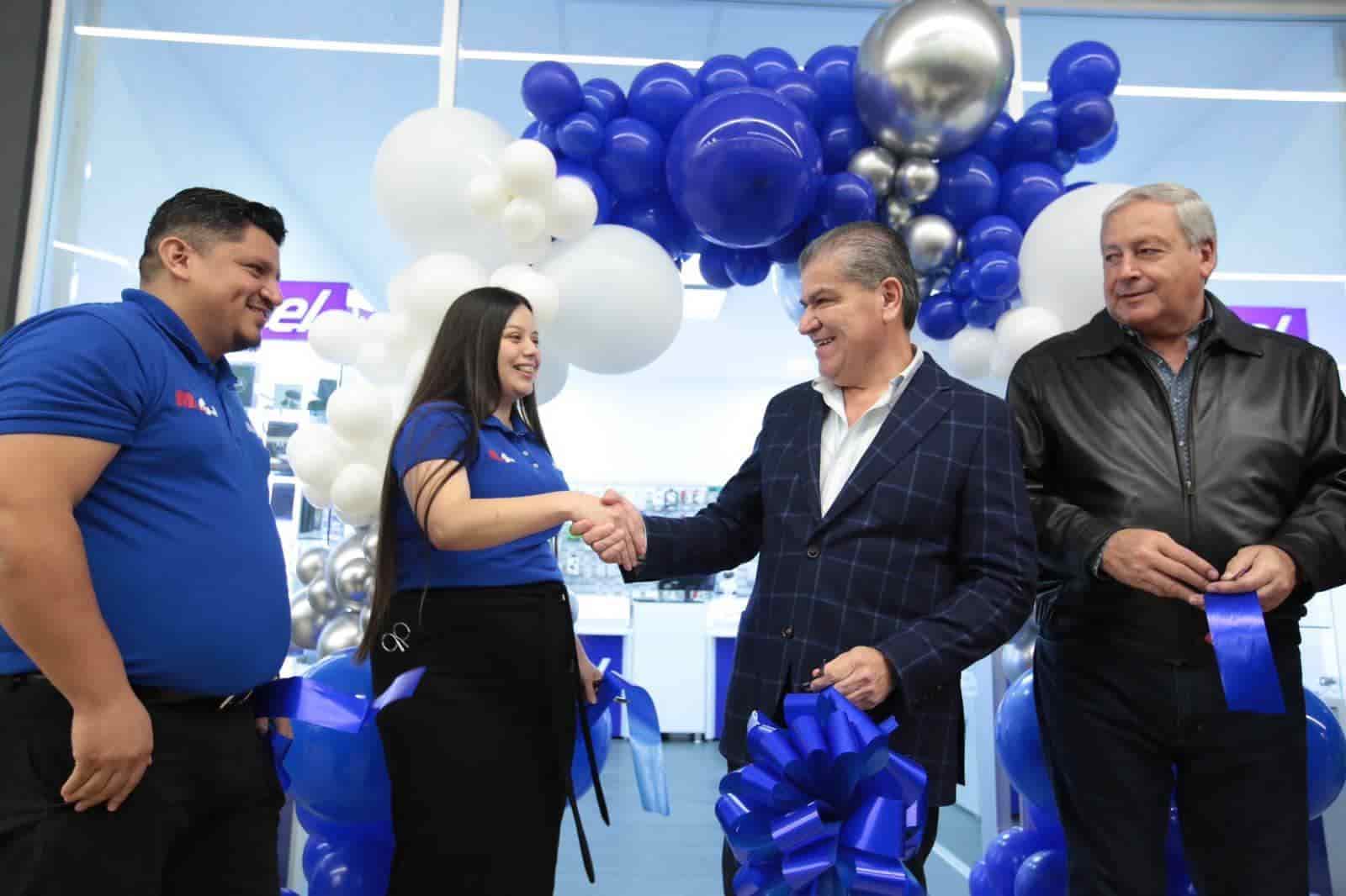 Inaugura Riquelme nuevo Supermercado