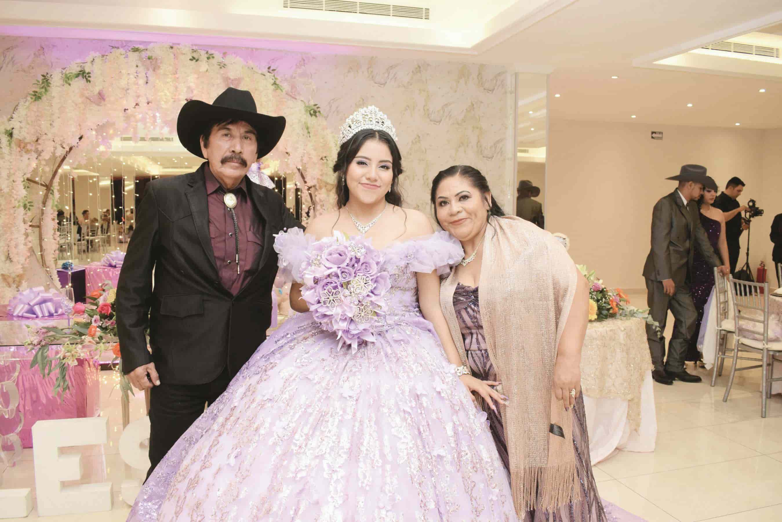 Leslie Guadalupe celebra sus XV primaveras