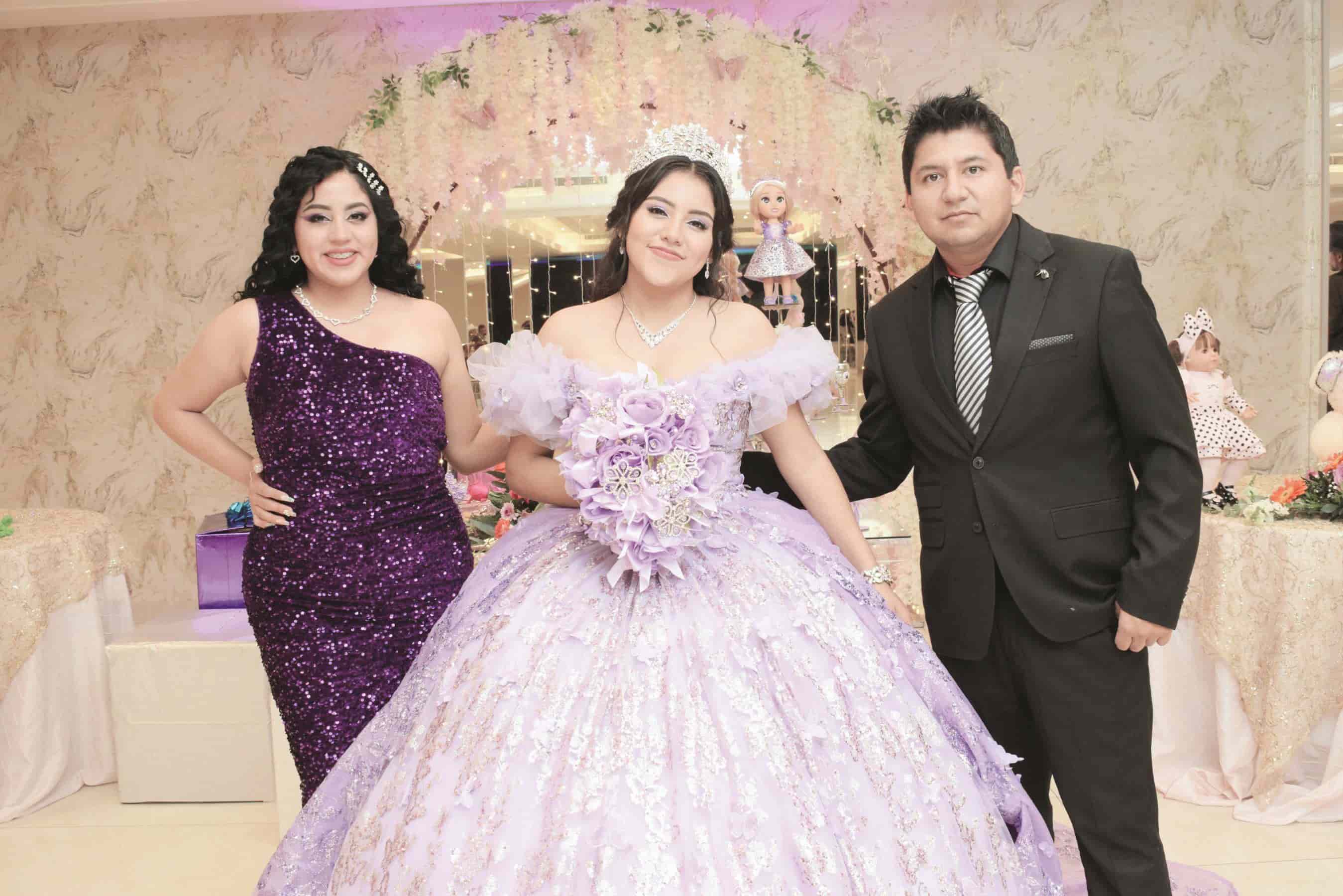 Leslie Guadalupe celebra sus XV primaveras