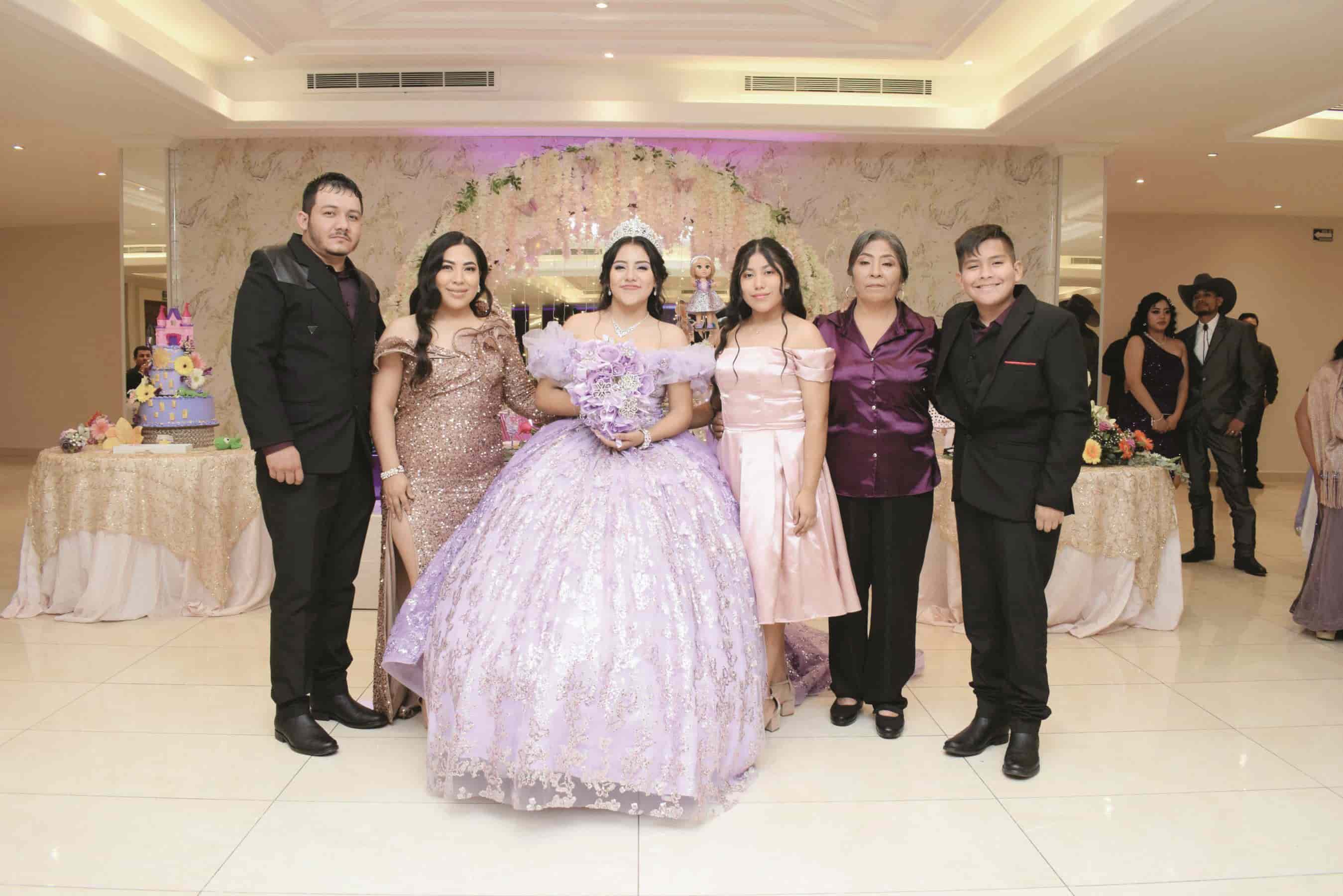 Leslie Guadalupe celebra sus XV primaveras