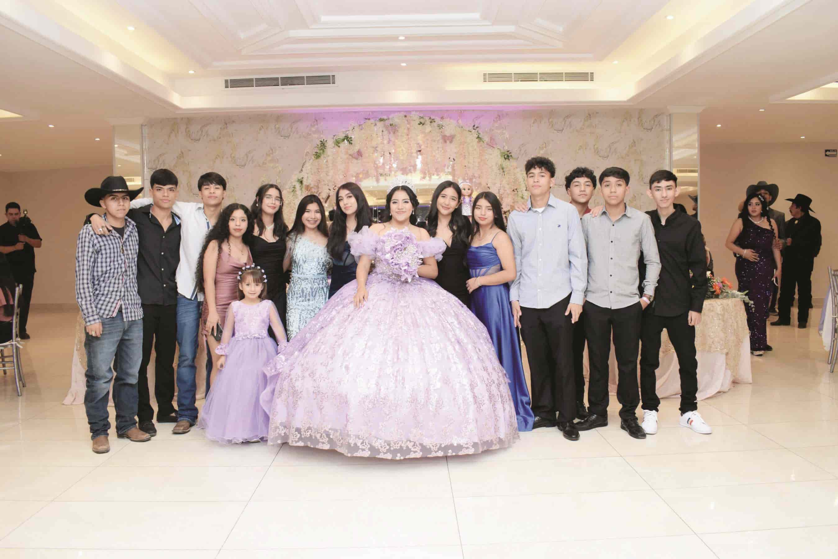 Leslie Guadalupe celebra sus XV primaveras
