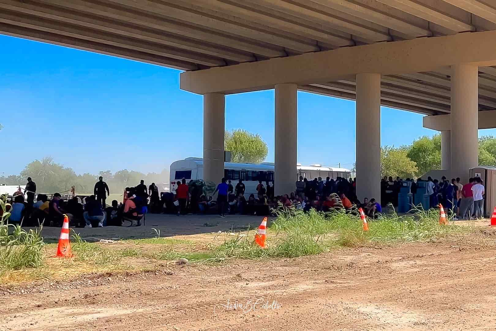 Cerrarían puente por “amenaza” migrante