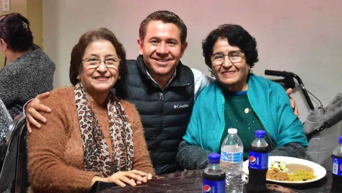 Convive Hugo con abuelos