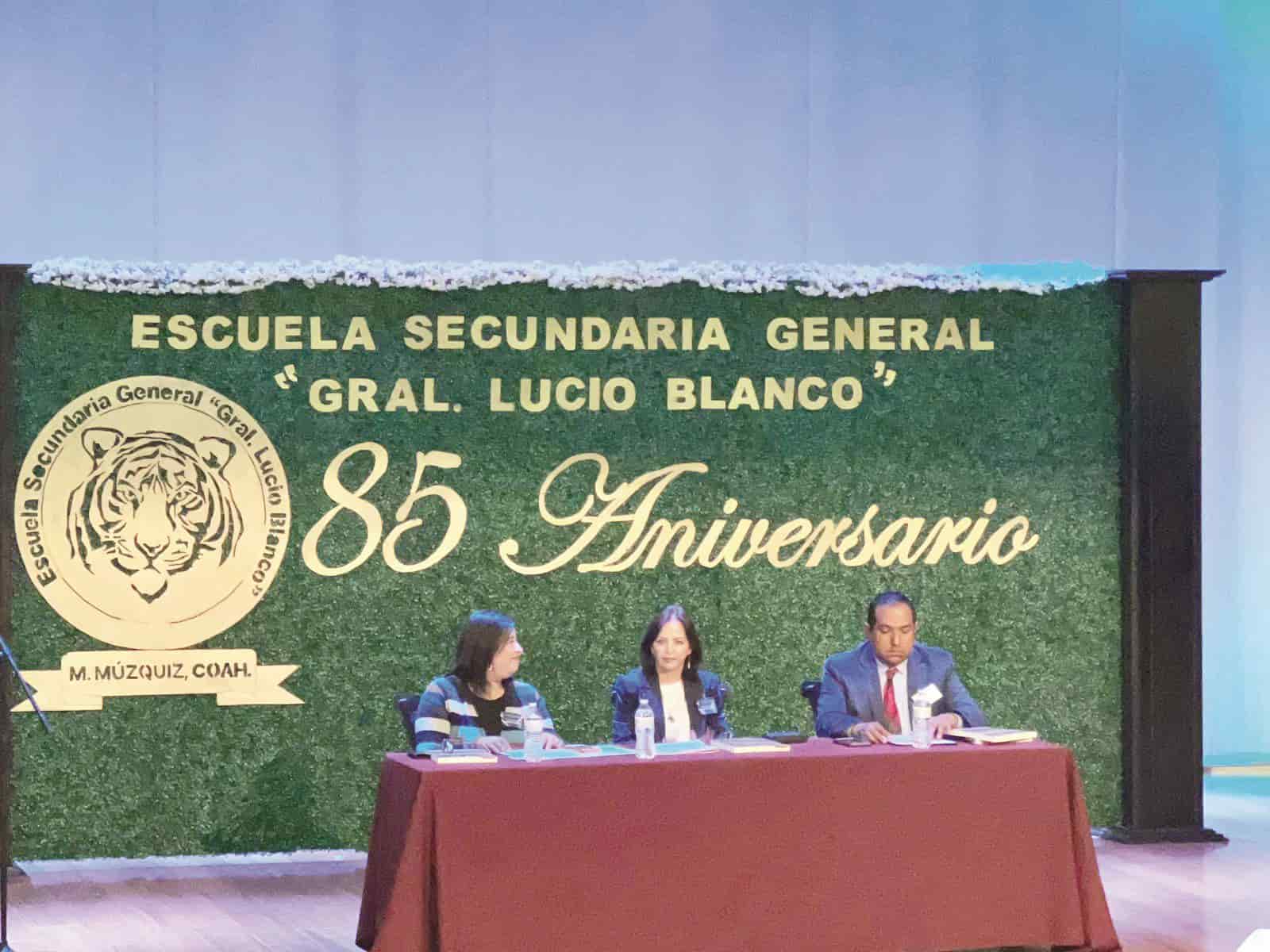 Presentan libro “Mi Secundaria Lucio Blanco”