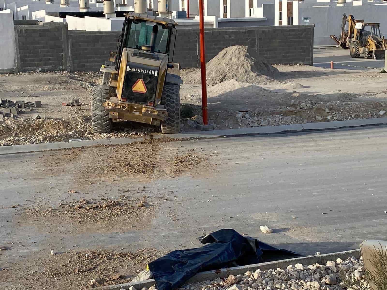 Hombre MURIÓ APLASTADO por una RETRO EXCAVADORA