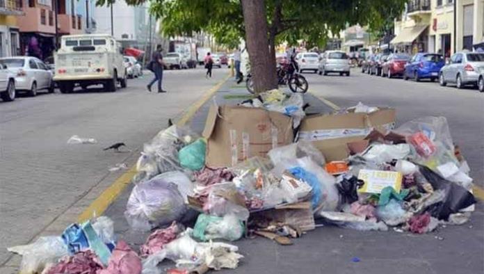 Tiran acuñenses la basura en vía pública