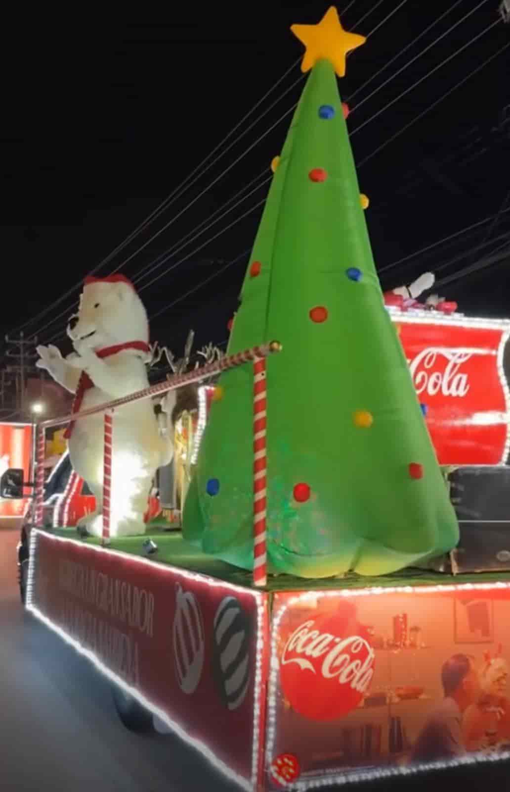 ¡Desfile de refresquera sopresnde a toda la ciudad!