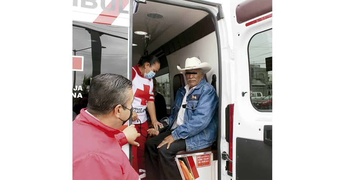 Choca con camellón para evitar tragedia: se quedó sin frenos