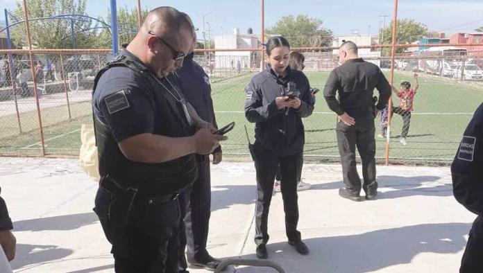 Reprueban 2 policías examen y los corren