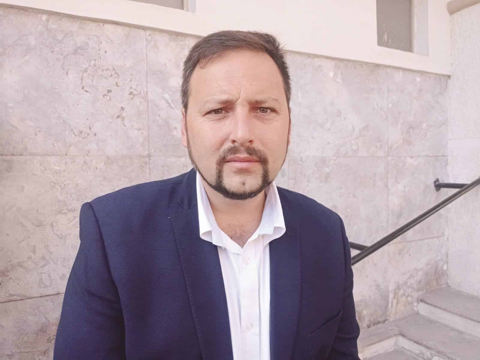 Reprueban 2 policías examen y los corren