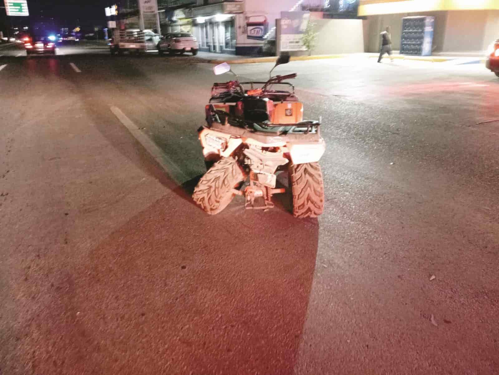Embiste cuatrimoto tripulada por familia