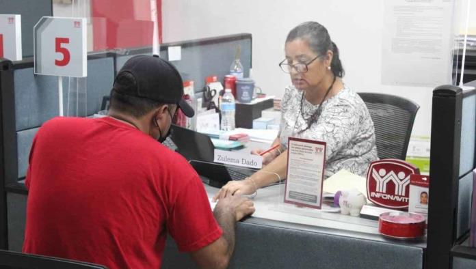 Orienta Infonavit a  obreros de AHMSA