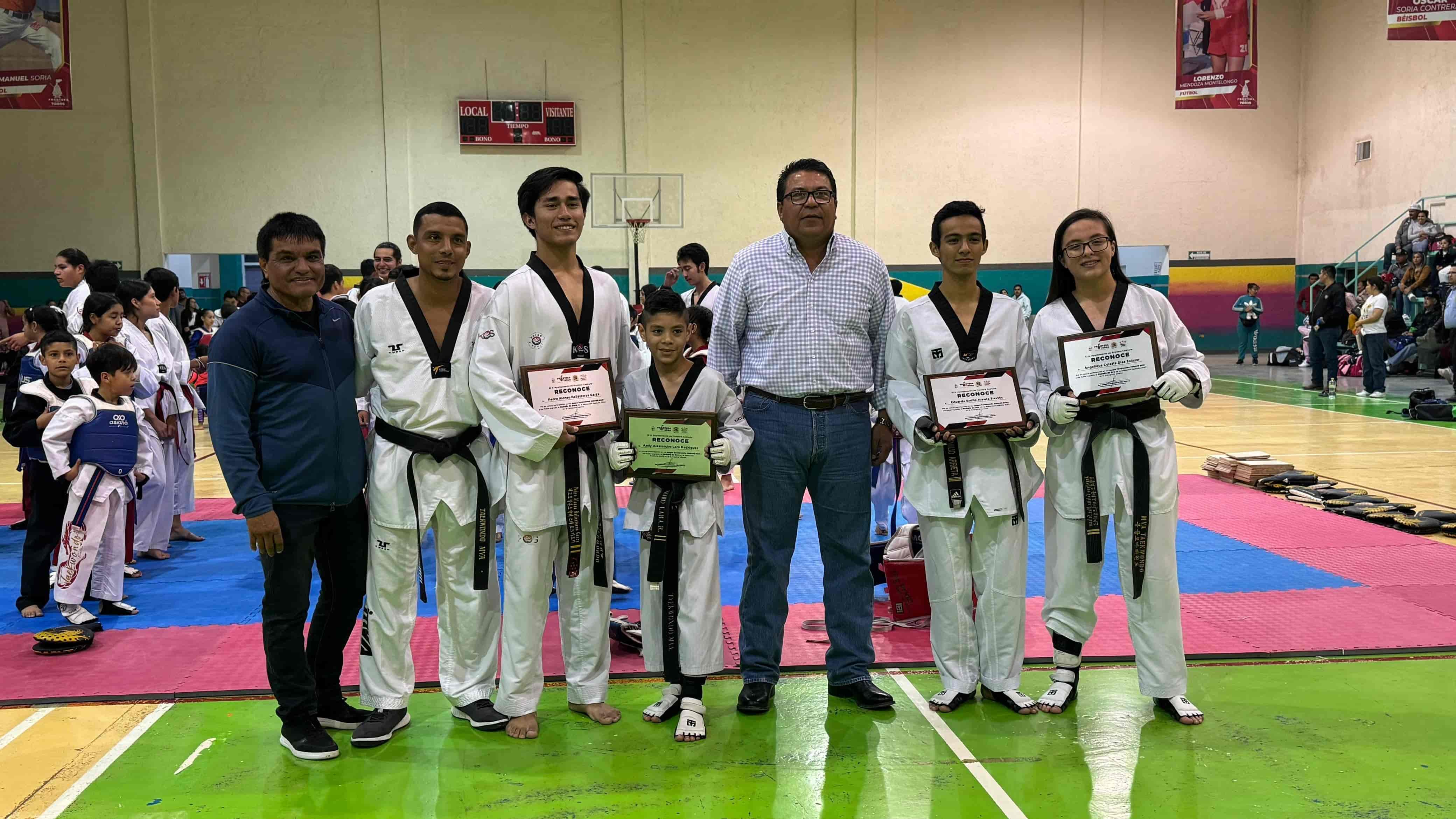 Premio Roberto Piña ¡A Campeones Nacionales de Taekwondo!