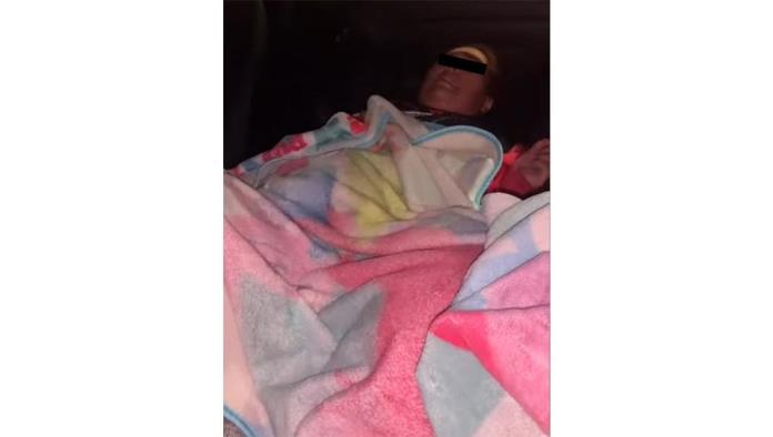 Bebe nace en taxi fuera de la clínica 92