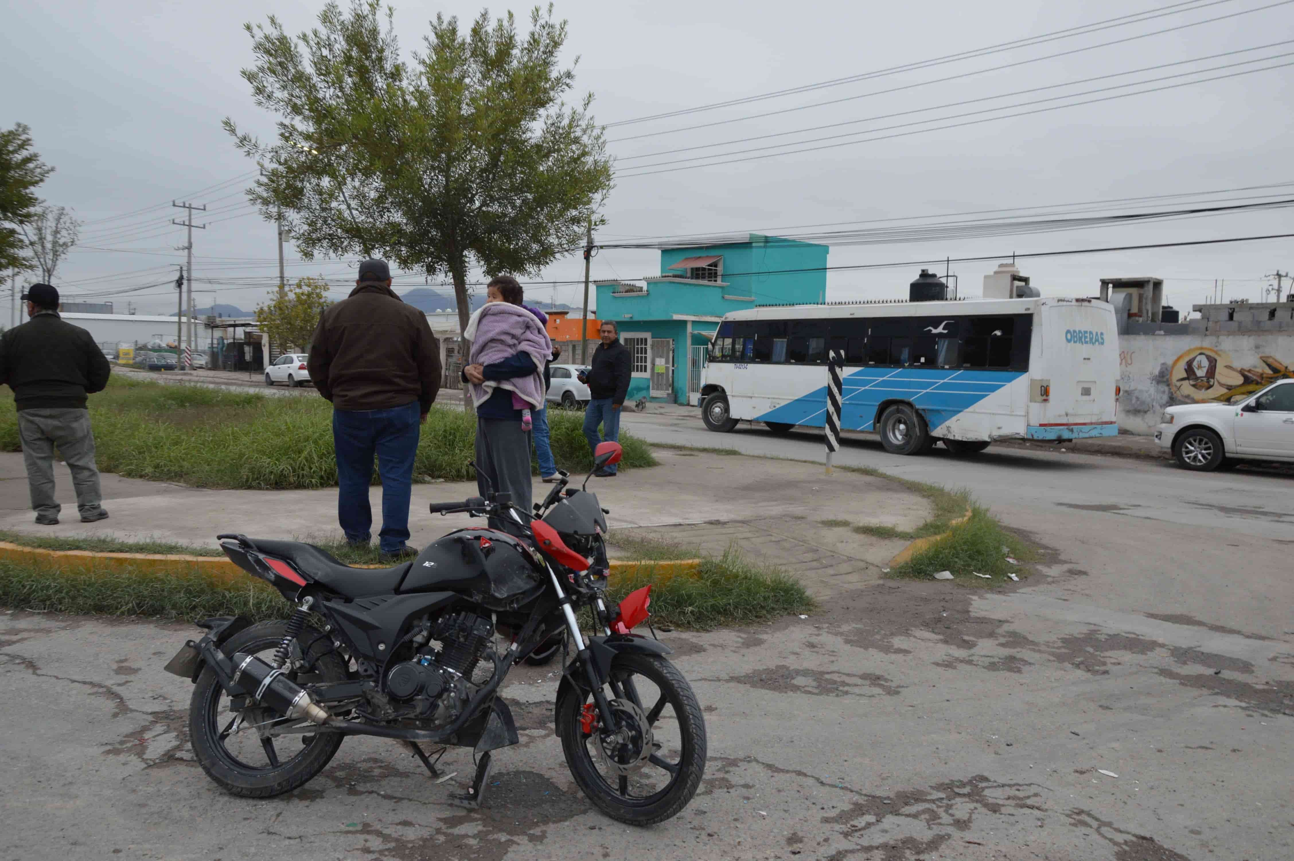 Se lleva de ‘corbata’ camión de la Obrera
