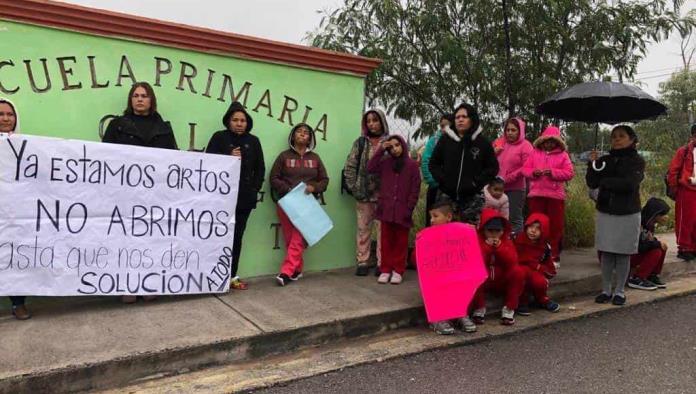 Bloquean padres la Ignacio Zaragoza