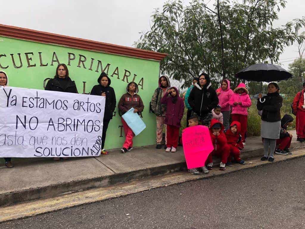 Bloquean padres la Ignacio Zaragoza Bloquean padres la Ignacio Zaragoza
