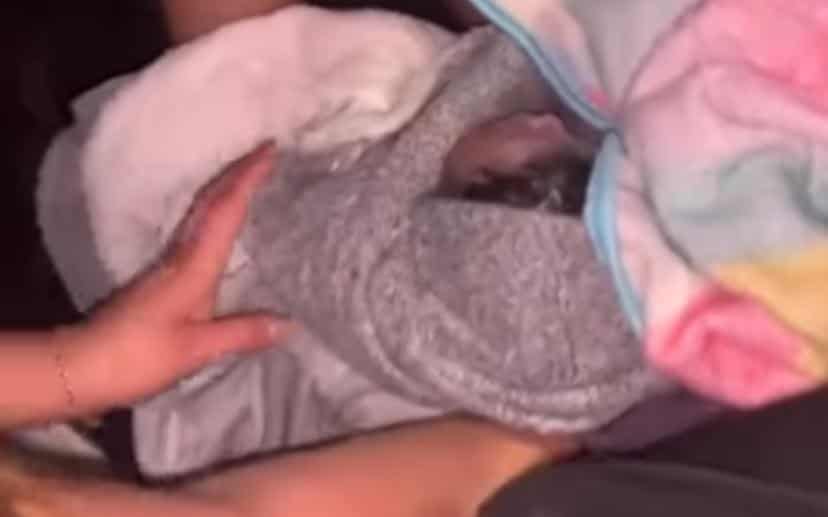 Bebe nace en taxi fuera de la clínica 92