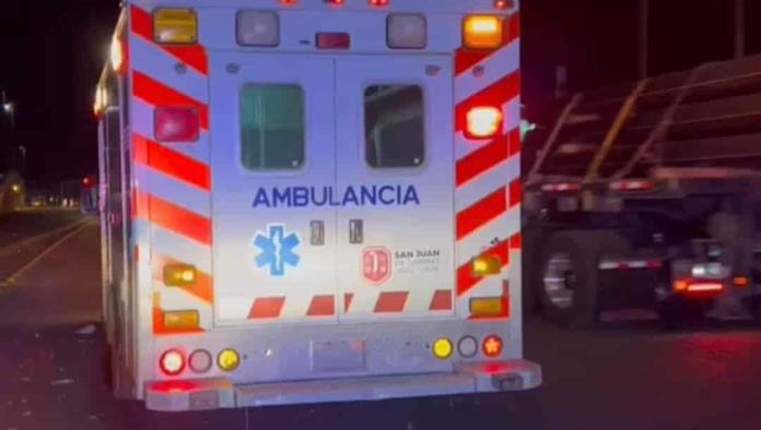 Avienta al marido del auto en movimiento