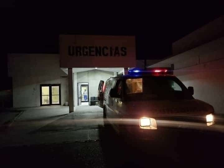 Avienta al marido del auto en movimiento