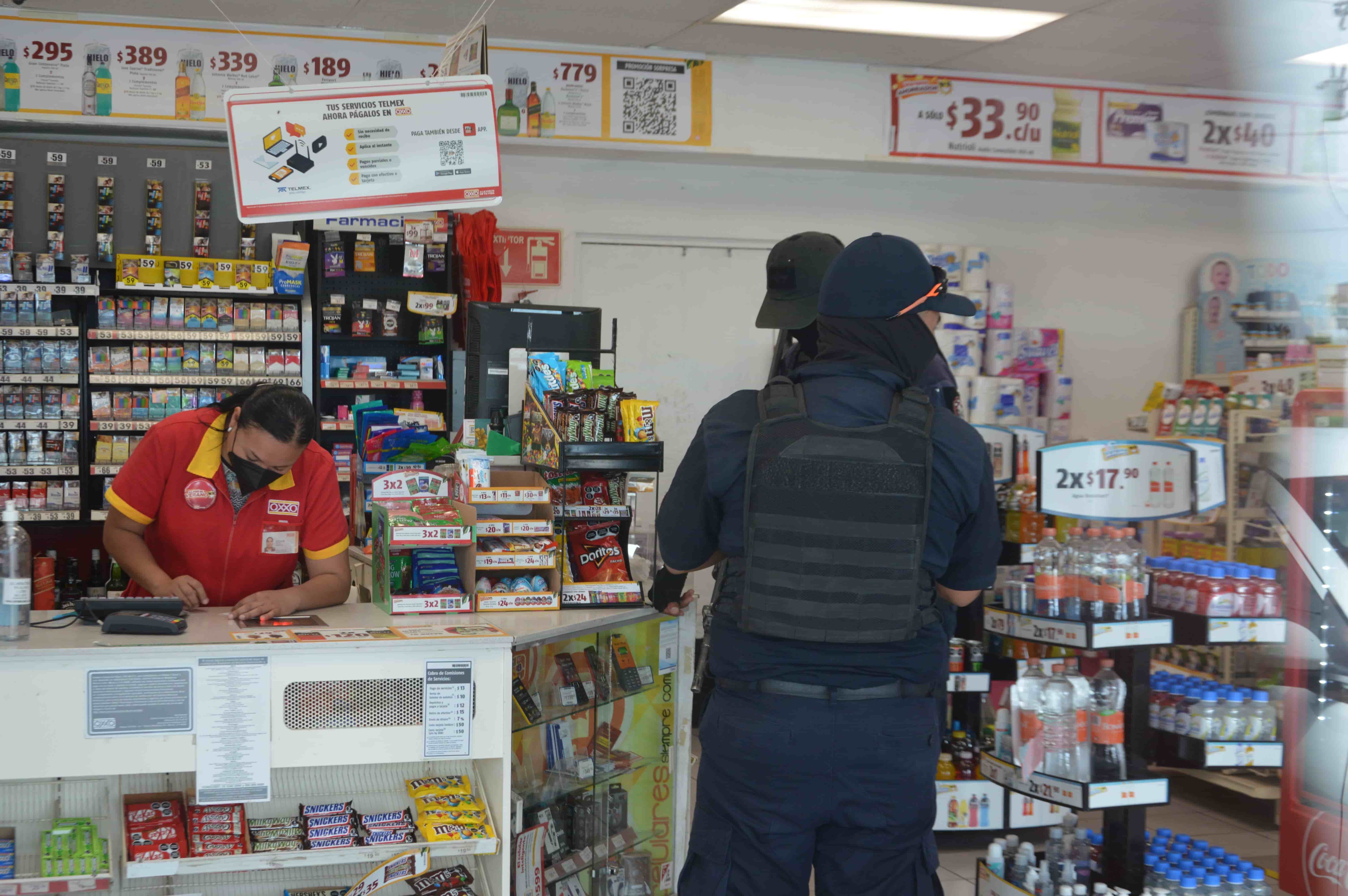 Asalta encapuchado tienda en la Obrera