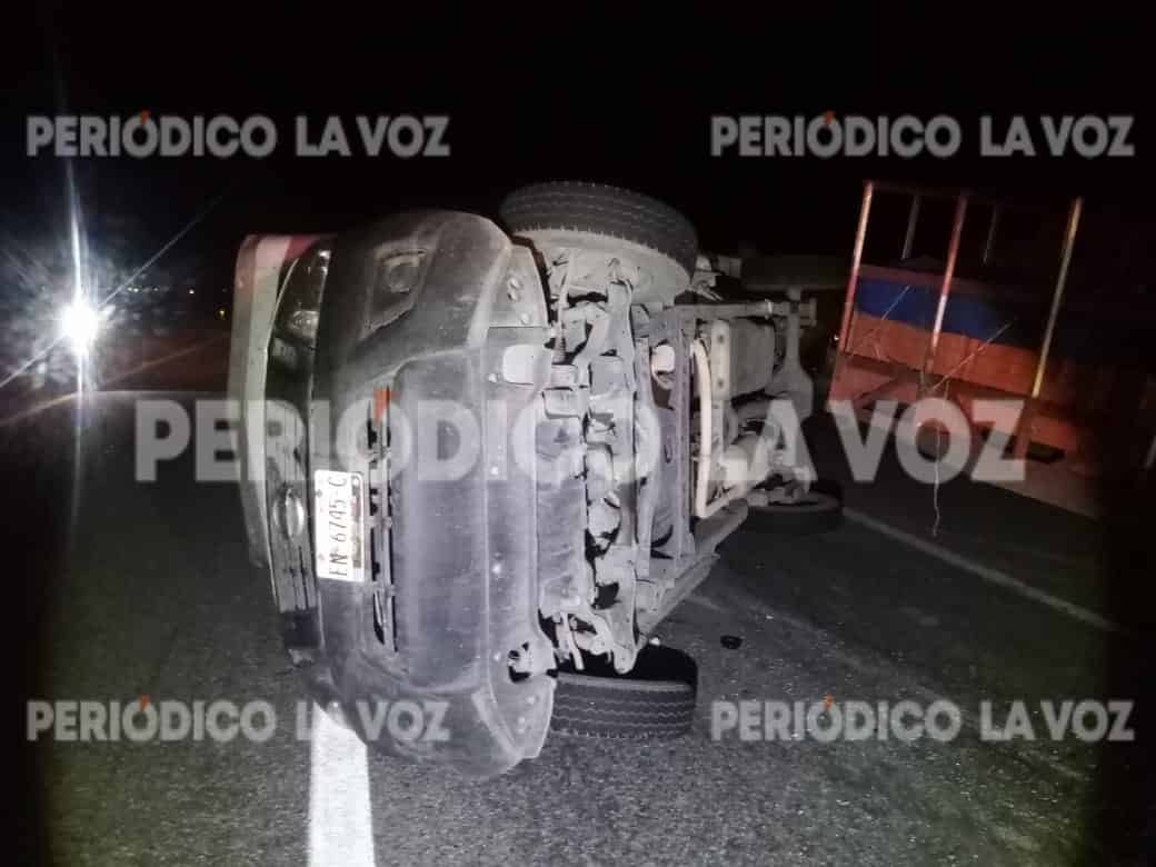 Vuelca paquetería en la carretera 57 Vuelca paquetería en la carretera 57