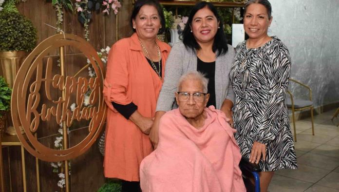 Le festejan un año más de vida