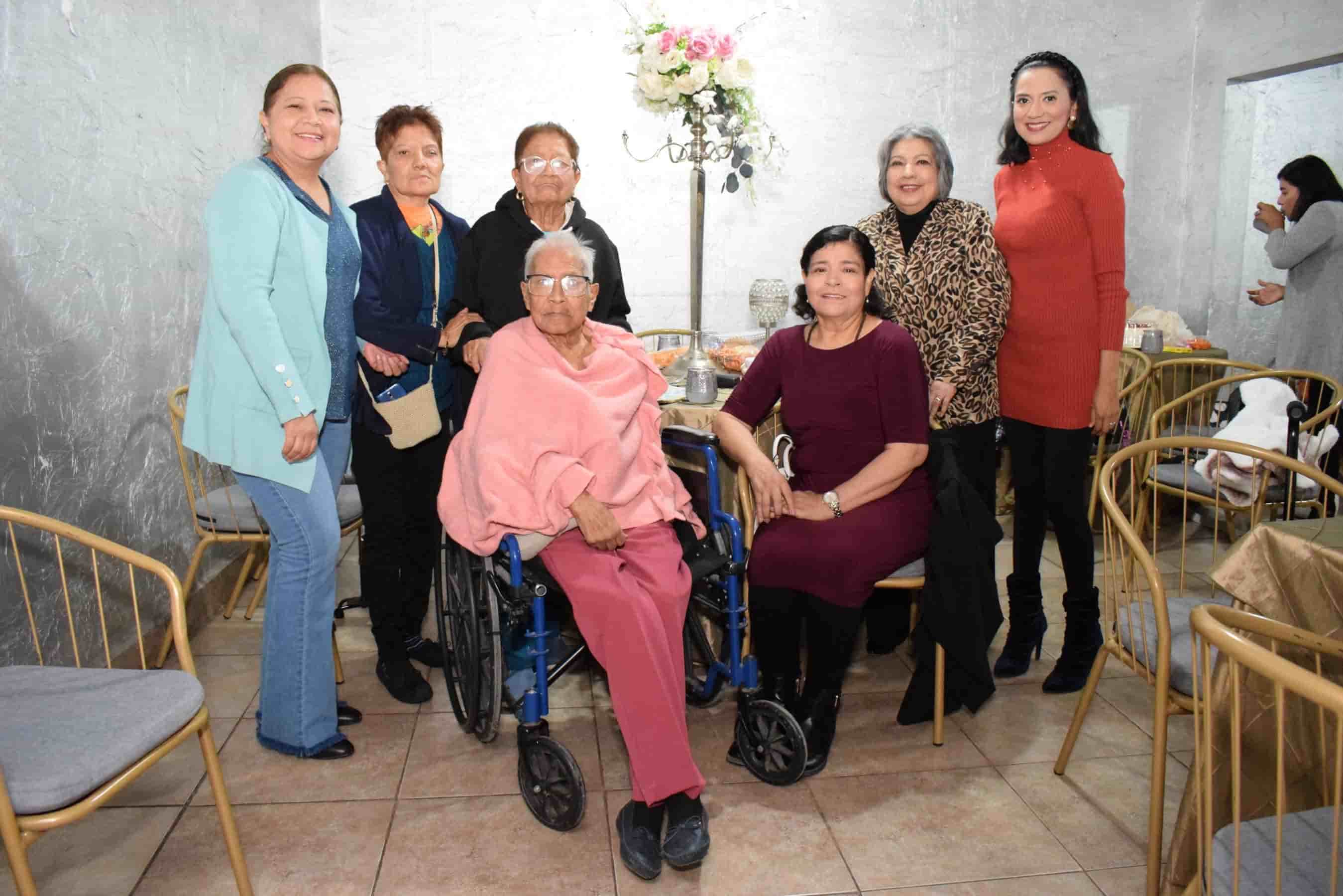 Le festejan un año más de vida
