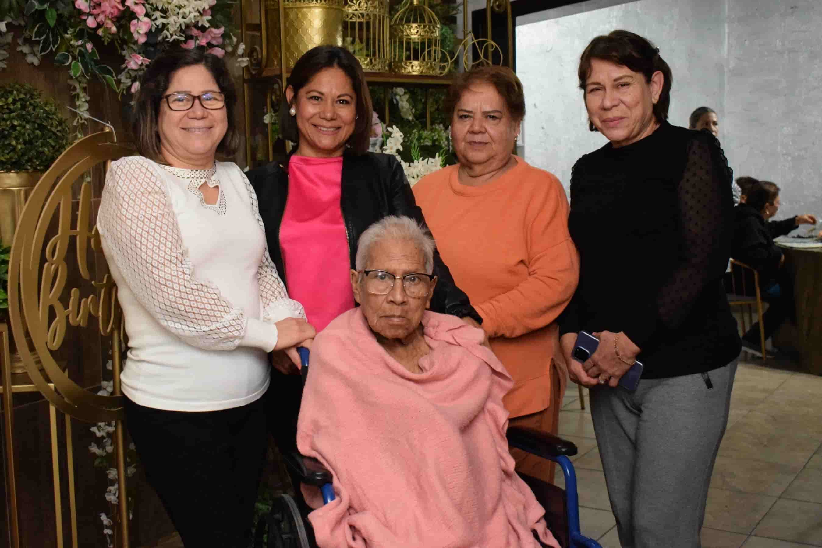 Le festejan un año más de vida