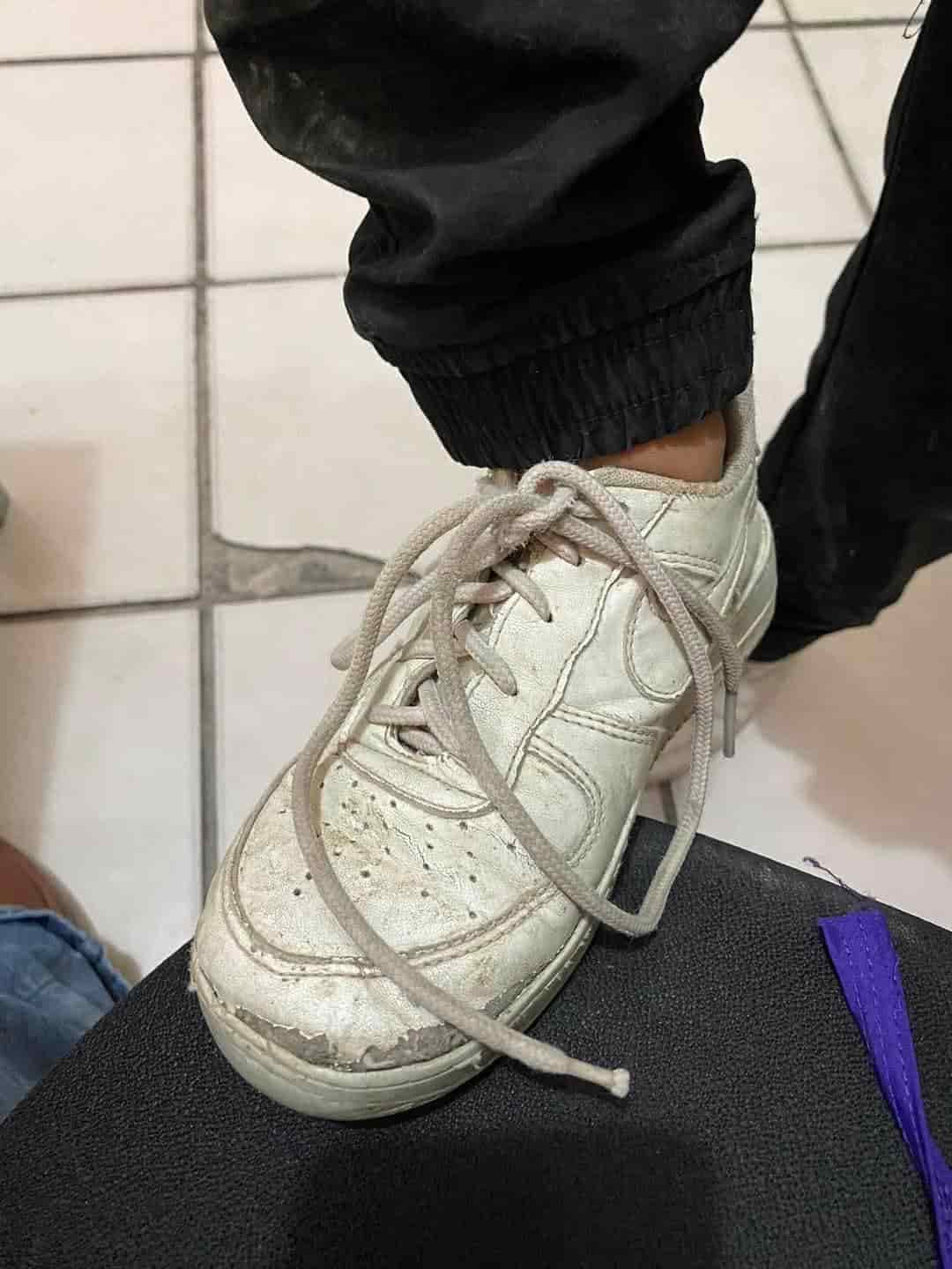 PARA AYUDAR: Niños de primaria necesitan calzado y ropa de frío