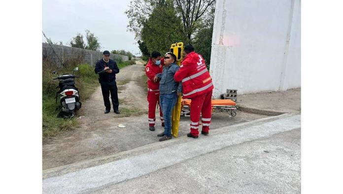 Se cae de la moto por salvar un perro