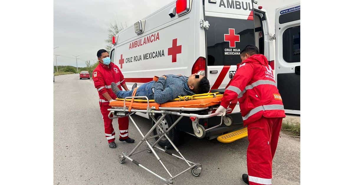 Se cae de la moto por salvar un perro