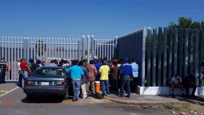 Hay deserción escolar por crisis de AHMSA