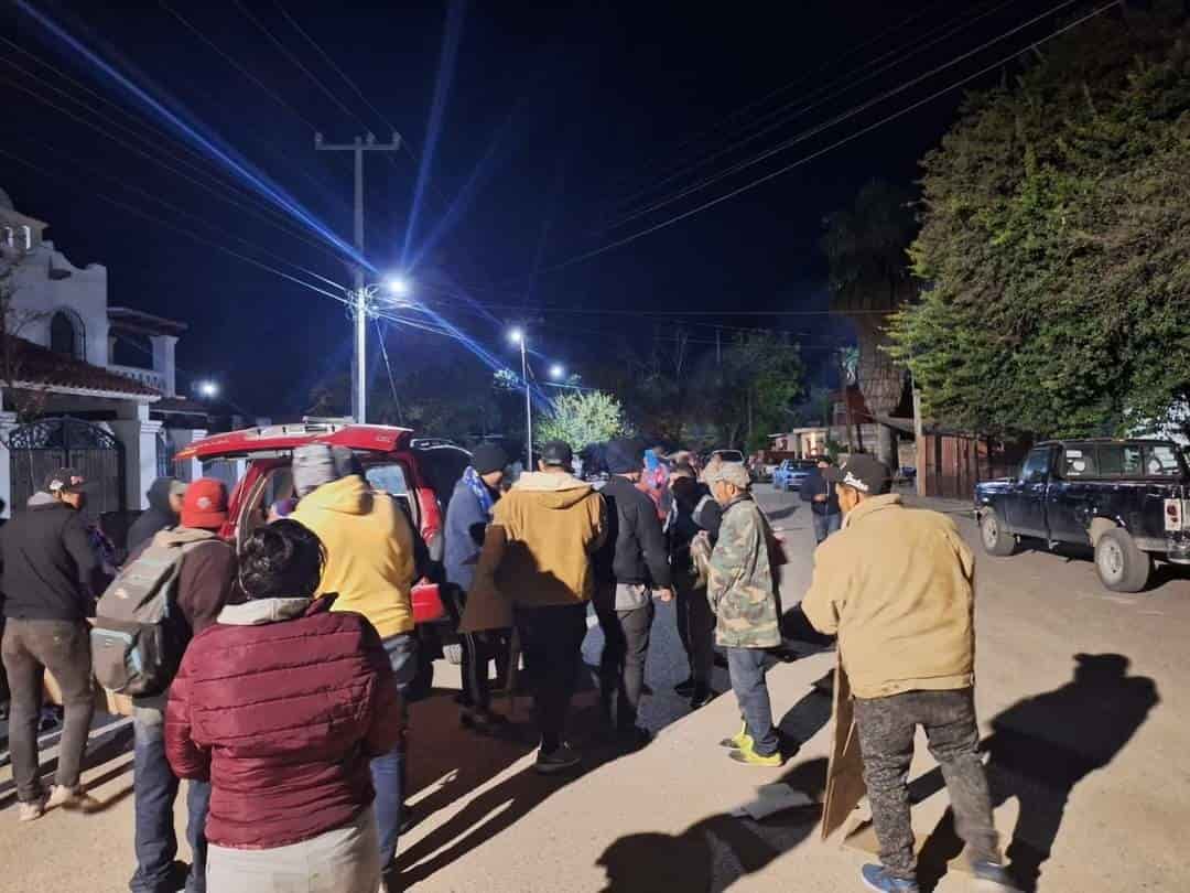 Llegan 300 migrantes