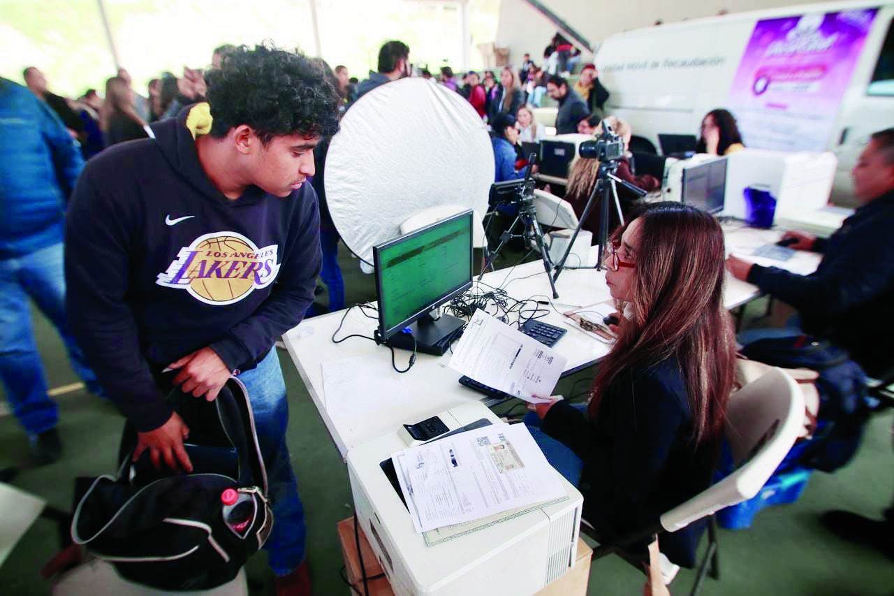 Llevan beneficios a Universitarios Llevan beneficios a Universitarios
