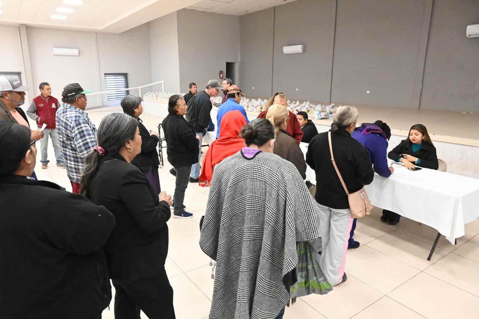 Entregan las últimas despensas del programa Fortaleciendo al Adulto Mayor en Allende