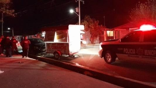 Joven se impacta con carro de comida rapida