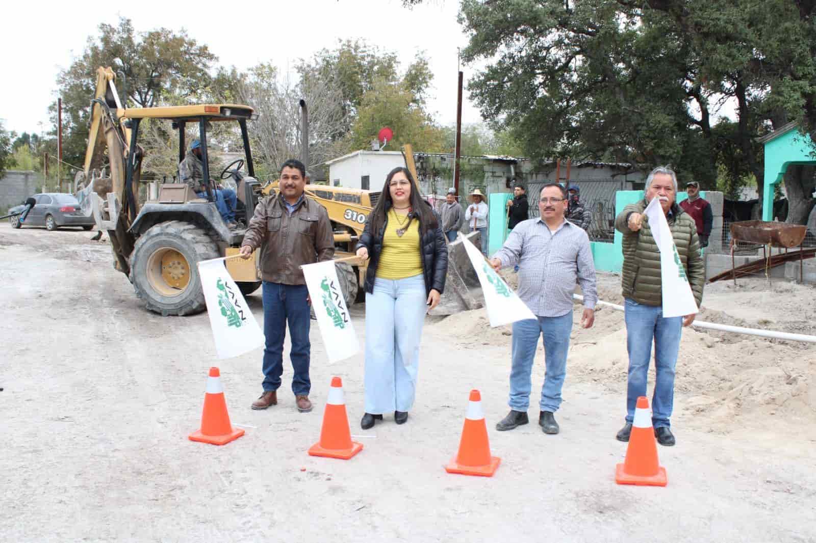 Arrancan línea de agua potable en la colonia El Encino 
