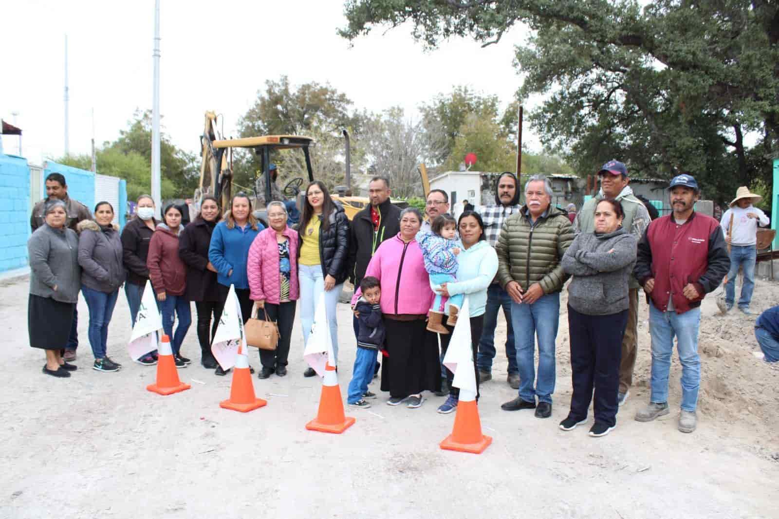Arrancan línea de agua potable en la colonia El Encino 