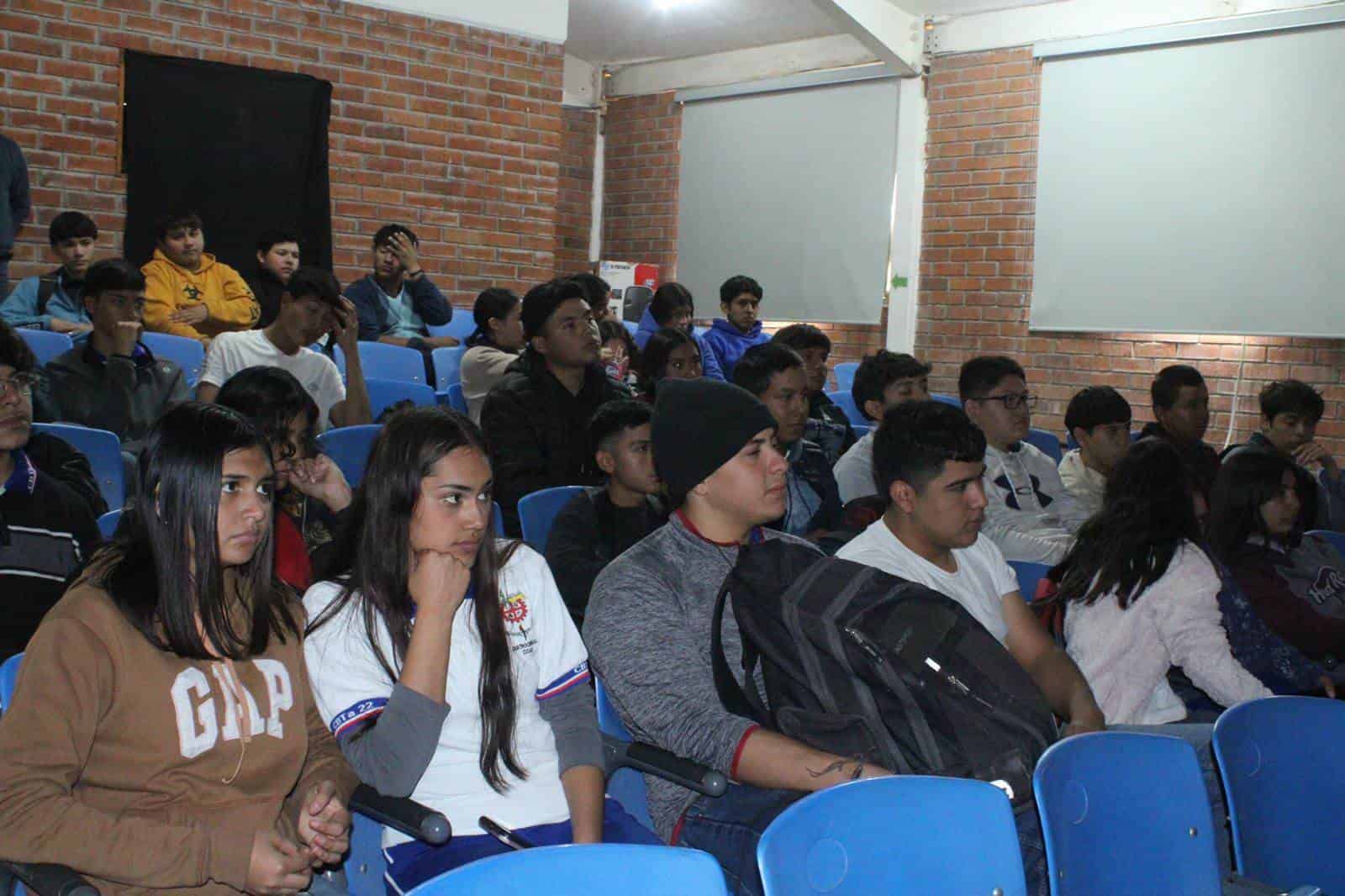 Concientizan a estudiantes por la No Violencia Concientizan a estudiantes por la No Violencia