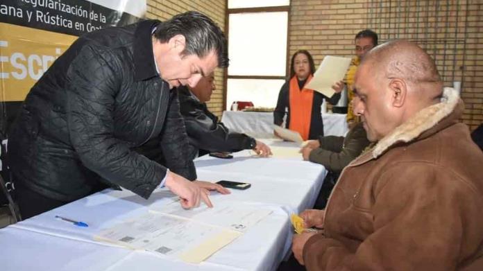Escrituran 300 vecinos de la Lázaro Cárdenas 