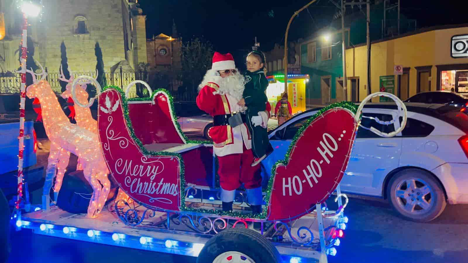 Llega “Santa” en su Trineo Llega “Santa” en su Trineo