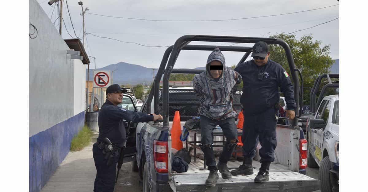 Le niegan una ayuda y vicioso los insulta